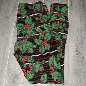 Festive Green and Red Lularoe OS Leggings | Christmas | Holiday